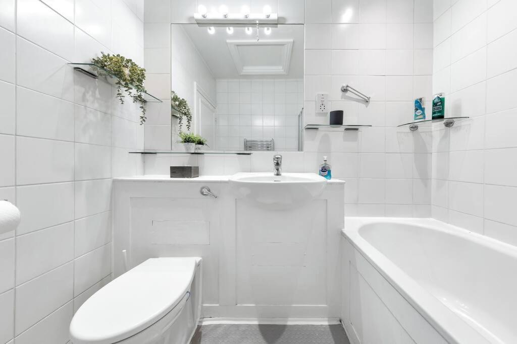 Spacious Sleep 11 With Terrace In Earls Court Ec99 Londen Buitenkant foto