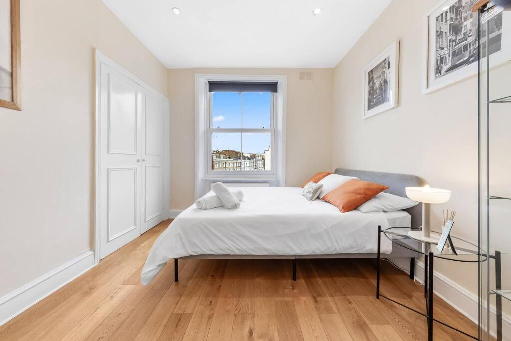 Spacious Sleep 11 With Terrace In Earls Court Ec99 Londen Buitenkant foto