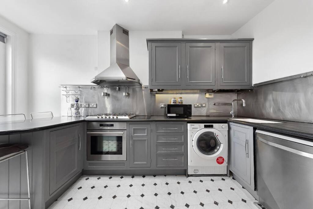 Spacious Sleep 11 With Terrace In Earls Court Ec99 Londen Buitenkant foto