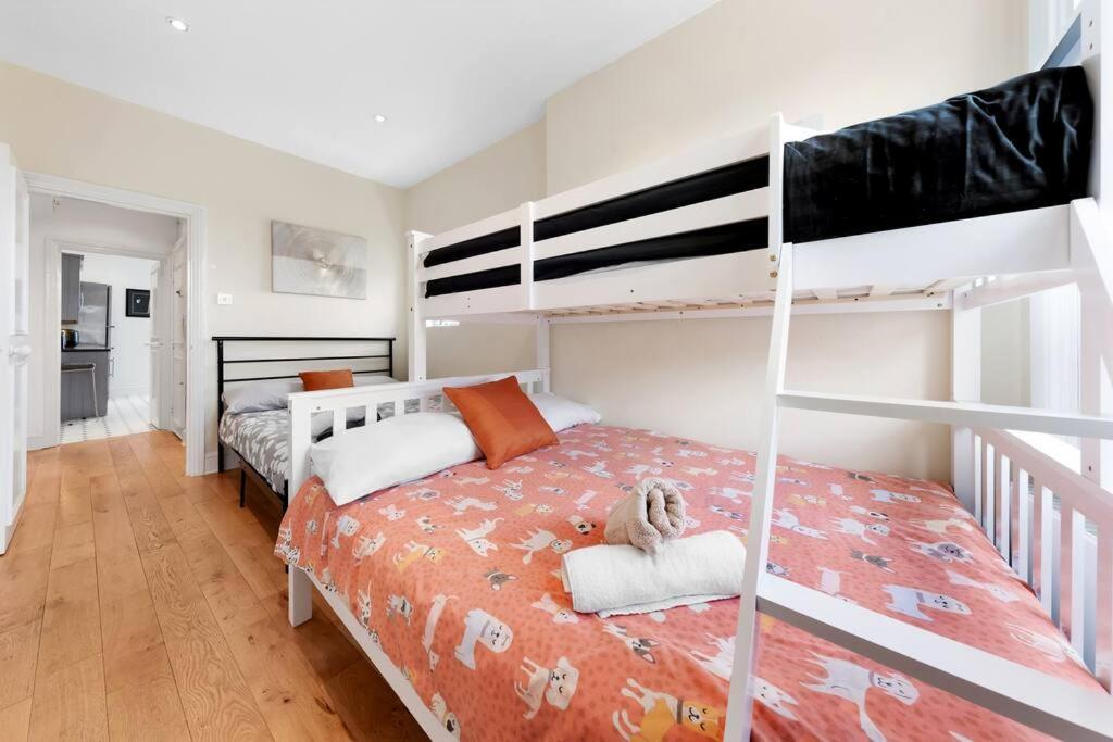 Spacious Sleep 11 With Terrace In Earls Court Ec99 Londen Buitenkant foto