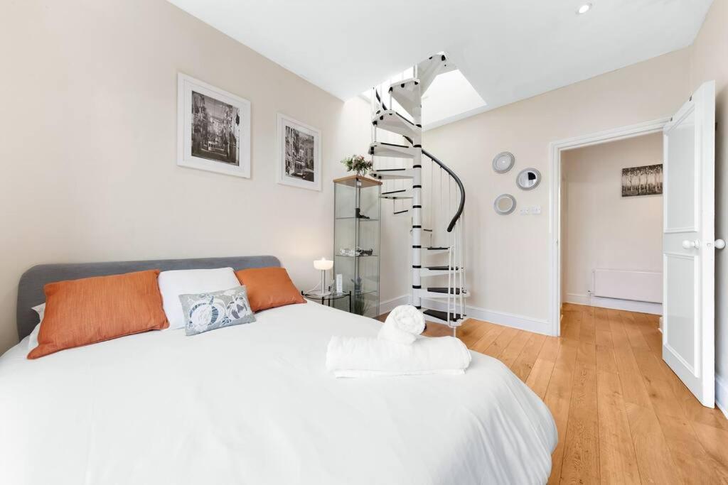 Spacious Sleep 11 With Terrace In Earls Court Ec99 Londen Buitenkant foto