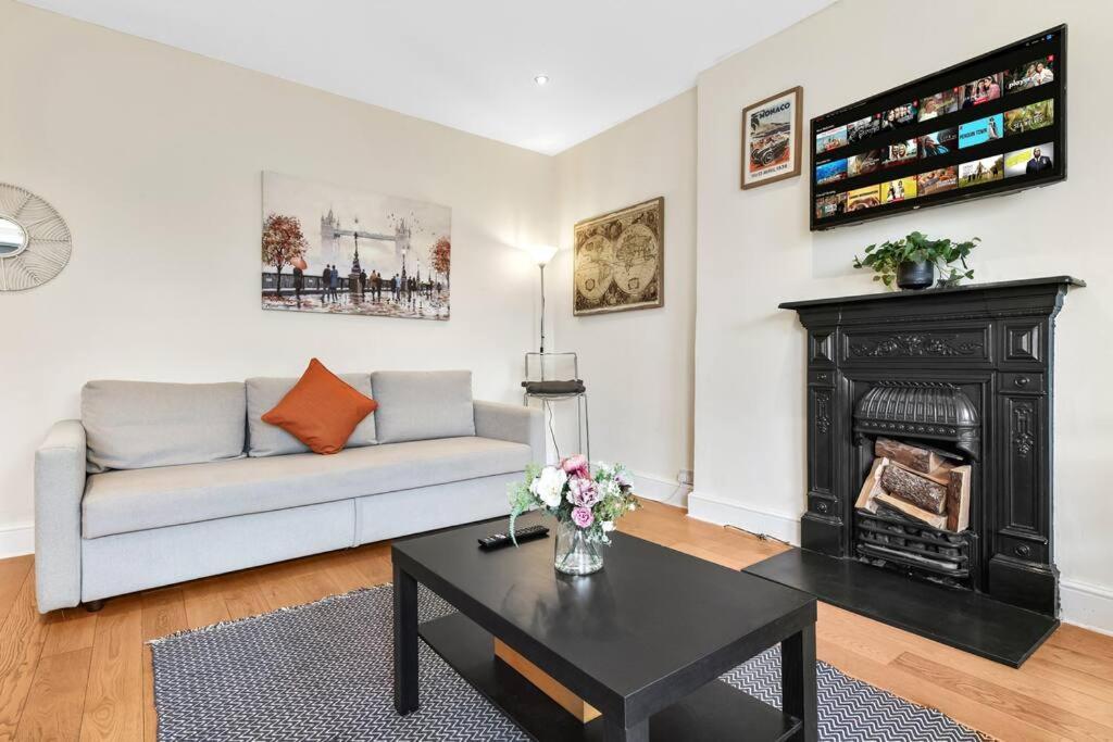 Spacious Sleep 11 With Terrace In Earls Court Ec99 Londen Buitenkant foto
