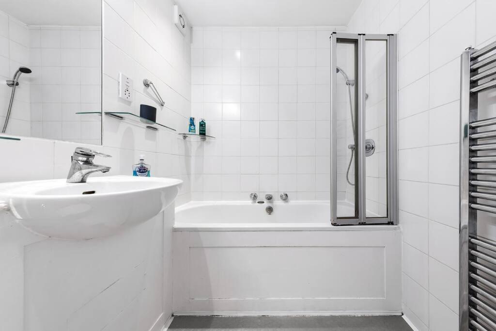 Spacious Sleep 11 With Terrace In Earls Court Ec99 Londen Buitenkant foto